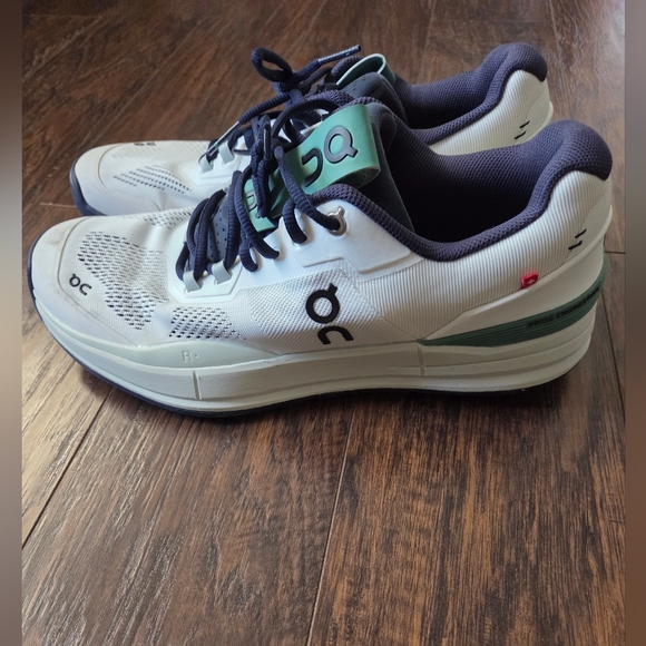 On The Rodger Sneakers - Picture 5 of 8